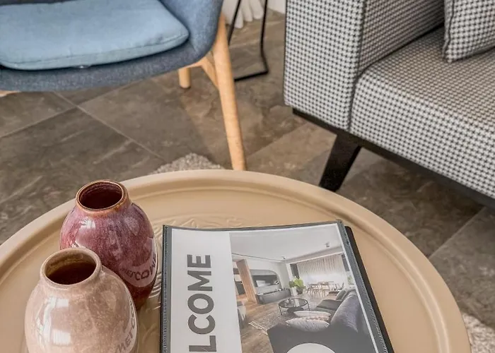 Leos Apart3 * סייד