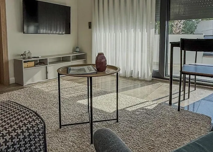 Leos Apart3 * סייד